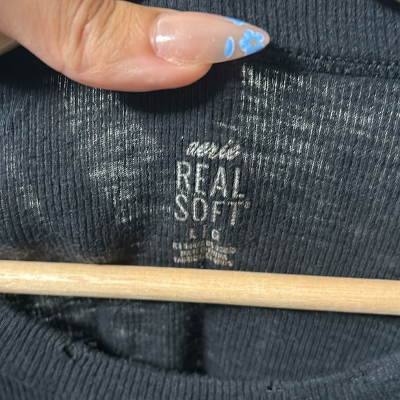 AERIE LONG SLEEVE. - Picture 4 of 4